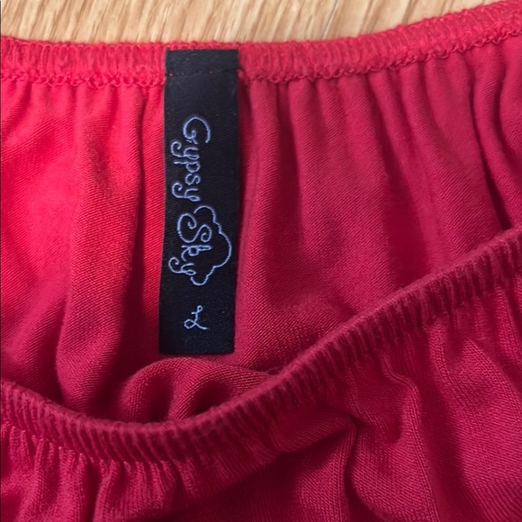 Red Relaxed Ruched Blouse with Three-Quarter Sleeves - Picture 3 of 5